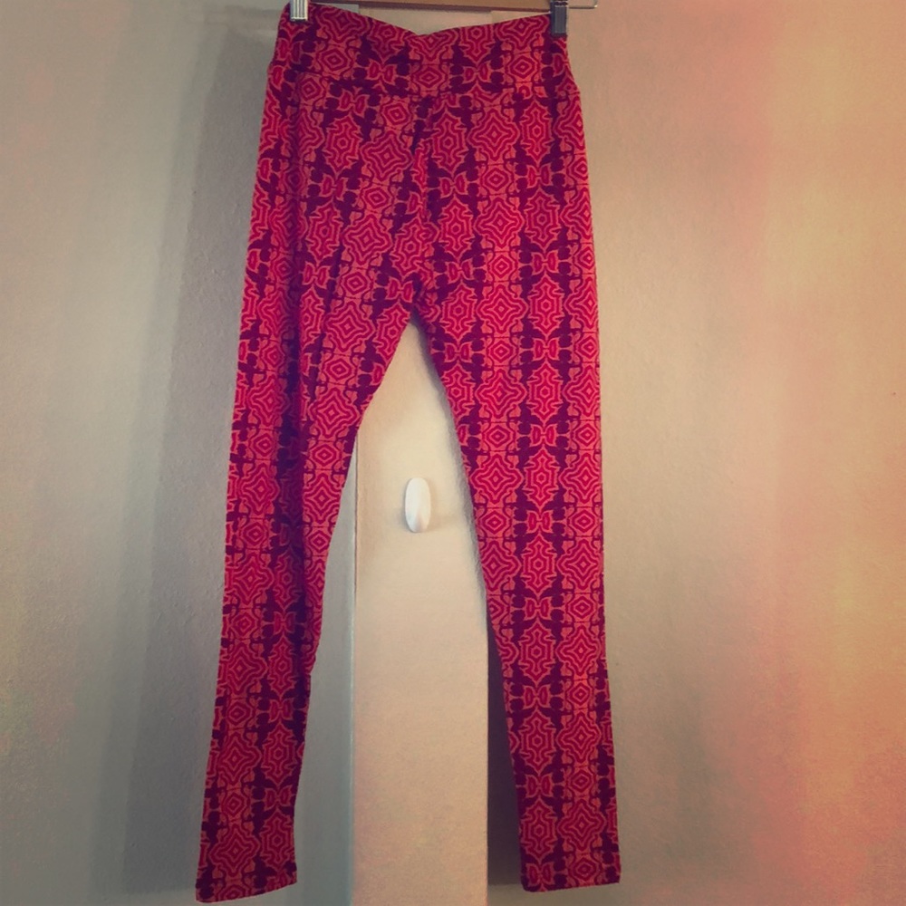 LuLaRoe OS Valentine’s Day leggings